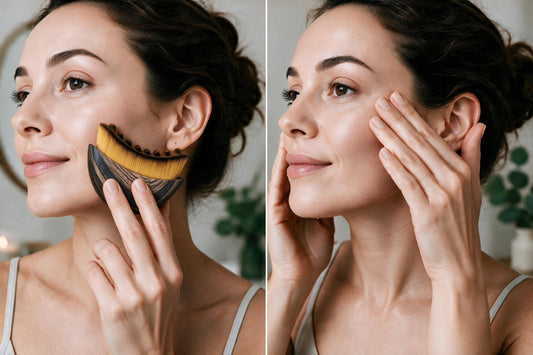 Femme utilisant la brosse de massage visage Zylora pour stimuler et lisser la peau du visage